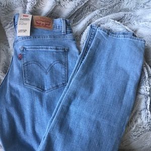 Levi’s Straight Jeans ✨ Vintage Wash ✨